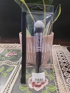 🆕️💯🔥Zoeva 135 Petit Face Definer Brush BRAND NEW IN VINYL CASE🆕️IB 💯🔥💥 - Picture 1 of 2