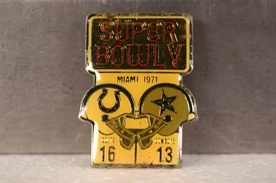 Vintage Baltimore Colts vs Dallas Cowboys Super Bowl V Hat/Lapel Pin - Image 1 of 2