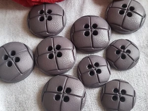 Lot  9 boutons imitation cuir deux diamètres 1,7 cm et 2,2 cm ref 811 - Picture 1 of 3