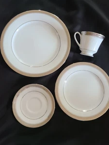 Noritake Crestwood Platinum 4-Piece Set - NO BREAD PLATE - Picture 1 of 3