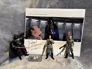STAR WARS - RICHARD LePARMENTIER SIGNED 10X8 PHOTO + DARTH/TARKIN/MOTTI FIGURES - Picture 1 of 8