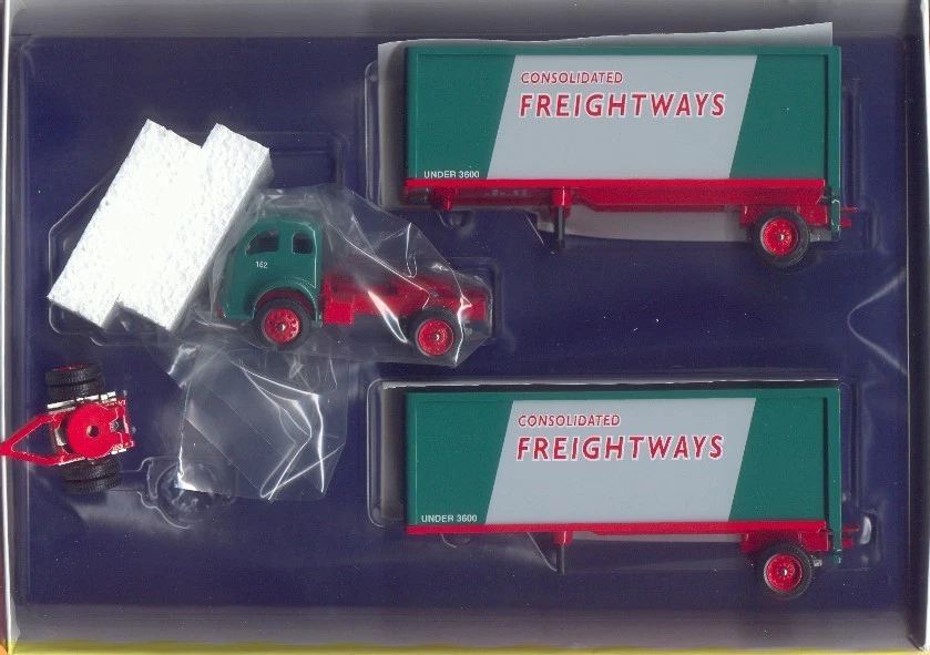 CF Consolidated Freightways Double '00 Winross Truck - Image 1 of 1