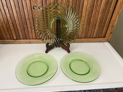 3 IMPERIAL GLASS TWISTED OPTIC SWIRL PLATES Two 8” & One 10” NICE - Image 1 of 4