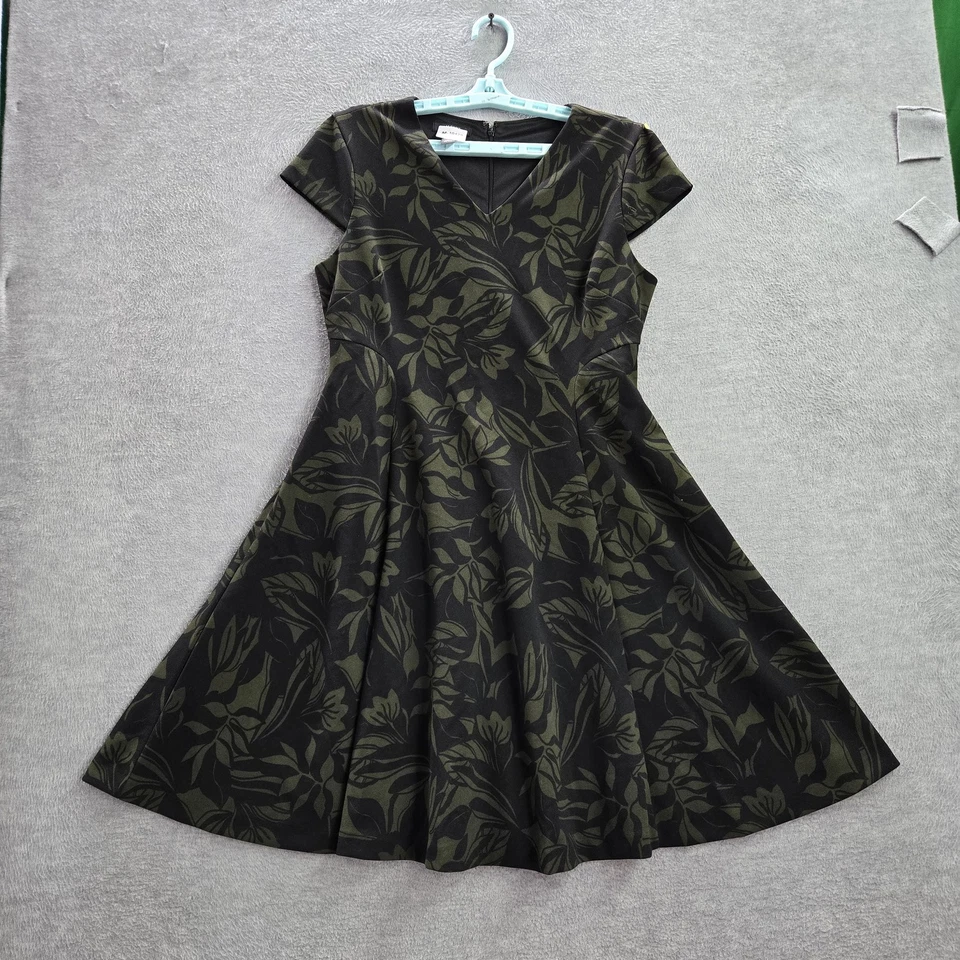 Vestido de mujer Alfani 8P negro floral calce y acampanado manga corta Foto 1 de 4