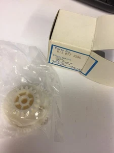 32-3015   613 077 3586 GEAR 2SC1 0991 MCM  NOS - Picture 1 of 1