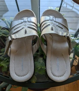 Damen-Sandale Größe 6,5 M Croft & Barrow goldfarben metallic Piper Haken und Ösen Komfort - Bild 1 von 12