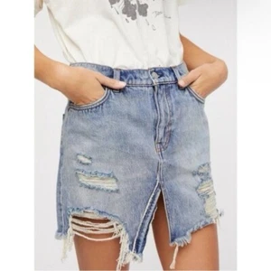 We the Free Relaxed & Destroyed Jeansrock Größe 24 - Bild 1 von 4