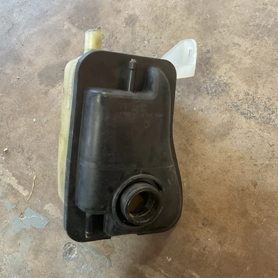 Ford Taurus 2003 F7DE-8A080-AA tanque de refrigerante sin tapa Foto 1 de 2