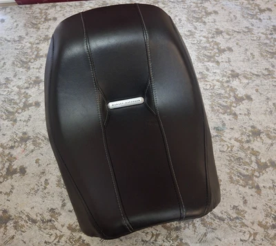 正品 Harley Davidson V-Rod 夜杆座垫 52000005 高清原始设备制造商替换件 — 第 1/4 张图片