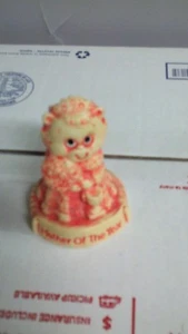 BEAUTIFUL MOTHER OF THE YEAR FIGURINE PREOWNED IN GOOD COND ABOUT 3.5 IN G-5 - Imagen 1 de 4