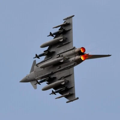 Revell 1/72 4317 Eurofighter EFA 2000 typhoon no decals+ plava canopy - Immagine 1 di 4