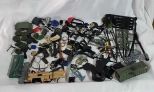 GI-JOE- mixed lot of 142 pieces accessories, weapons, M.R.E, gear, helmets kids - Picture 1 of 21