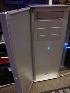 Computer-Tower LianLi (ALU-Gehäuse) lege Grafik, Sound und USB-Karte noch dazu! - Bild 1 von 7