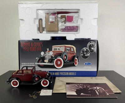 Franklin Mint Bonnie and Clyde's 1932 Ford V8 1:24 Scale - NEW, NEVER DISPPLAYED - Image 1 of 4