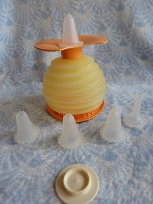 Tupperware Deko-Biene, Garnierspritze, Spritzbeutel / 5 Aufsätze - Bild 1 von 4