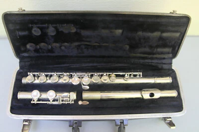 Flauta Selmer Bundy construida en EE. UU. con estuche  Foto 1 de 4