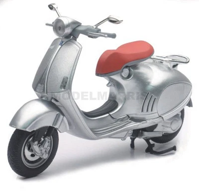 New Ray 57613 1/12 Vespa 946 - Image 1 of 3
