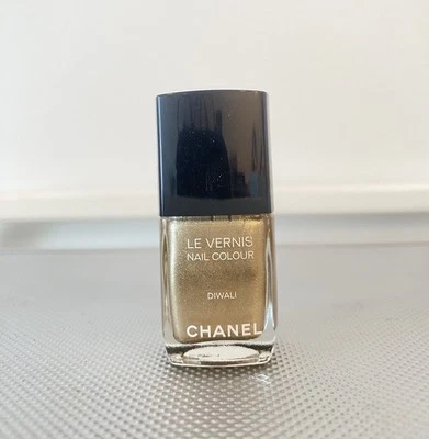 Esmalte de uñas Chanel Diwali Le Vernis Gold Shimmer Paris Bombay Express Foto 1 de 3