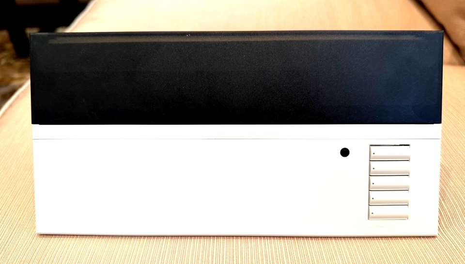 Controlador de iluminación inalámbrico de 6 zonas Lutron Graphics Eye QS - QSGRJ-6P-TWH Foto 1 de 4