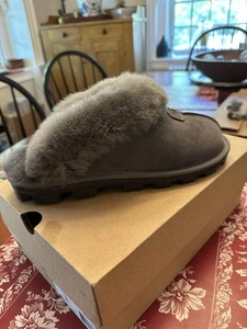 NIB UGG Coquette Grey Suede Slippers - Size 8 - Right Slipper ONLY - Picture 1 of 7