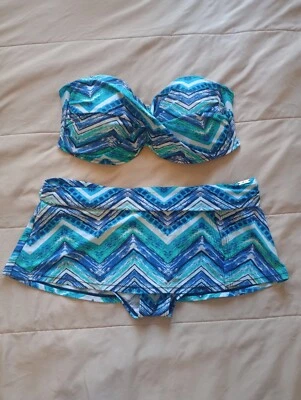 Heat 2Pc. Swimsuit Blue White Geometric Stripe Pattern Strapless Top M Skort LG - Image 1 of 4