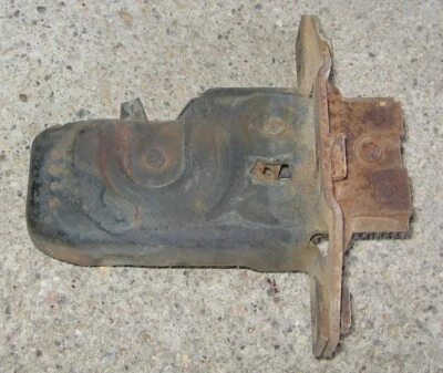 Cadillac Deville Fleetwood 1976 capó pestillo de liberación usado original 74 75 76 Foto 1 de 3