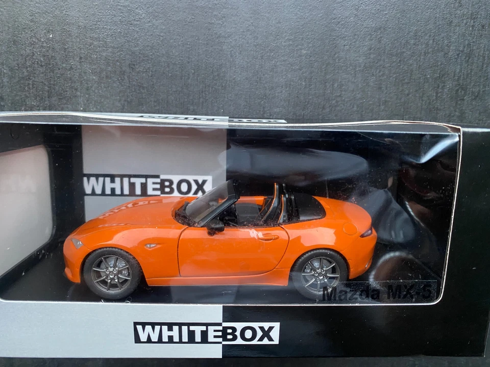 Mazda MX-5 Orange Whitebox 1:24 - Immagine 1 di 1