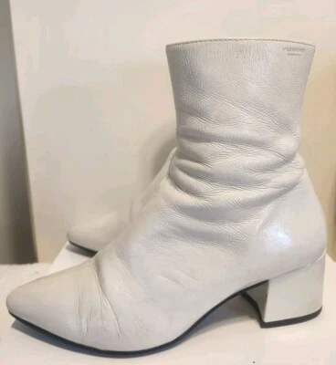 Vagabond Shoemakers "Olivia" Cream Patent Leather Ankle Boots Sz.8/38 Ret. $250 - Image 1 of 4