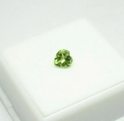 0.70ct - 5.5mm Demantoid Garnet Heart Shape - Demantoid Garnet Loose Gemstone - Image 1 of 4