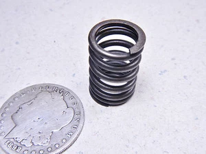 86 KAWASAKI KLF300 2X4 BAYOU INNER INTAKE/EXHAUST VALVE SPRING - Bild 1 von 3