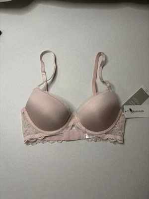 Sujetador push up cómodo para mujer Calvin Klein con forro de encaje, apenas rosa 30DD Foto 1 de 4