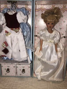 Vintage doll in wardrobe box with two dresses - Picture 1 of 9
