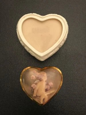 Ganz Porcelain Angel Musical Heart~Silent Beauty~Welcome to My World~Music Box - Image 1 of 4