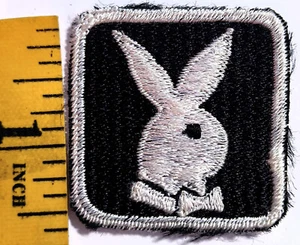 VINTAGE Playboy Bunny Aufnäher 60er Jahre schwarz-weiß bestickt RECHTSBESATZ. RAR - Bild 1 von 2