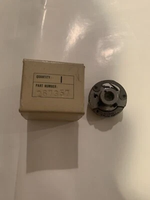 NOS Singer Hook Box Marked 267357 hook marked 267355. 111W 211G 112W 212G - Image 1 of 3