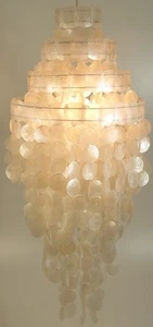 Deckenlampe / Deckenleuchte, Muschelleuchte aus hunderten Capiz, Perlmutt Plät - Bild 1 von 2