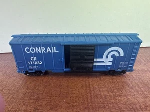 HO Scale Model Power 40' Conrail Box Car w/ Kadee Couplers and Metal Wheels - Picture 1 of 6