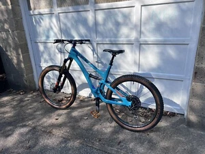 Large Yeti SB5 27.5” Carbon, Reynolds Black Label Carbon Wheelset Fox Shocks - Picture 1 of 15