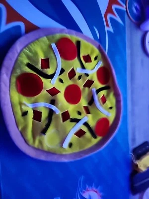 Adulto Pepperoni Pizza Divertido Sombrero Comida Novedad Loco Halloween Disfraz Accesorio Foto 1 de 2