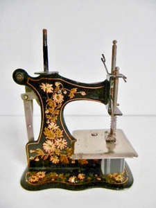PETITE MACHINE À COUDRE - JOUET OU D'ENFANT - Ht 13 cm - ÉPOQUE 1900 - TBE - Picture 1 of 11
