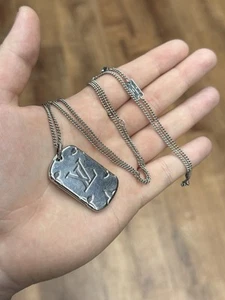 LOUIS VUITTON Medaillon Halskette Monogramm Anhänger M62484 Silber Messing 36634173 - Bild 1 von 6