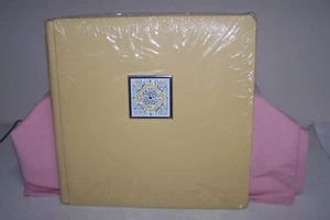 Creative Memories 12x12 Yellow Album w/ Insignia on Cover Includes 15 Pages NEW - Picture 1 of 4