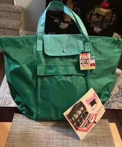 Large Picnic Tote - INSULATED Nylon - Includes Service For 4 - Green - Picture 1 of 3