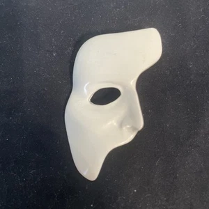 Vintage PHANTOM DER OPER 1989 Albert Elovitz Halbmaske Emaille Brosche Anstecknadel - Bild 1 von 2