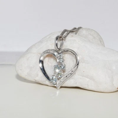 9ct Solid White Gold Natural Topaz Diamond Heart Pendant Hallmarked 375 - Image 1 of 4
