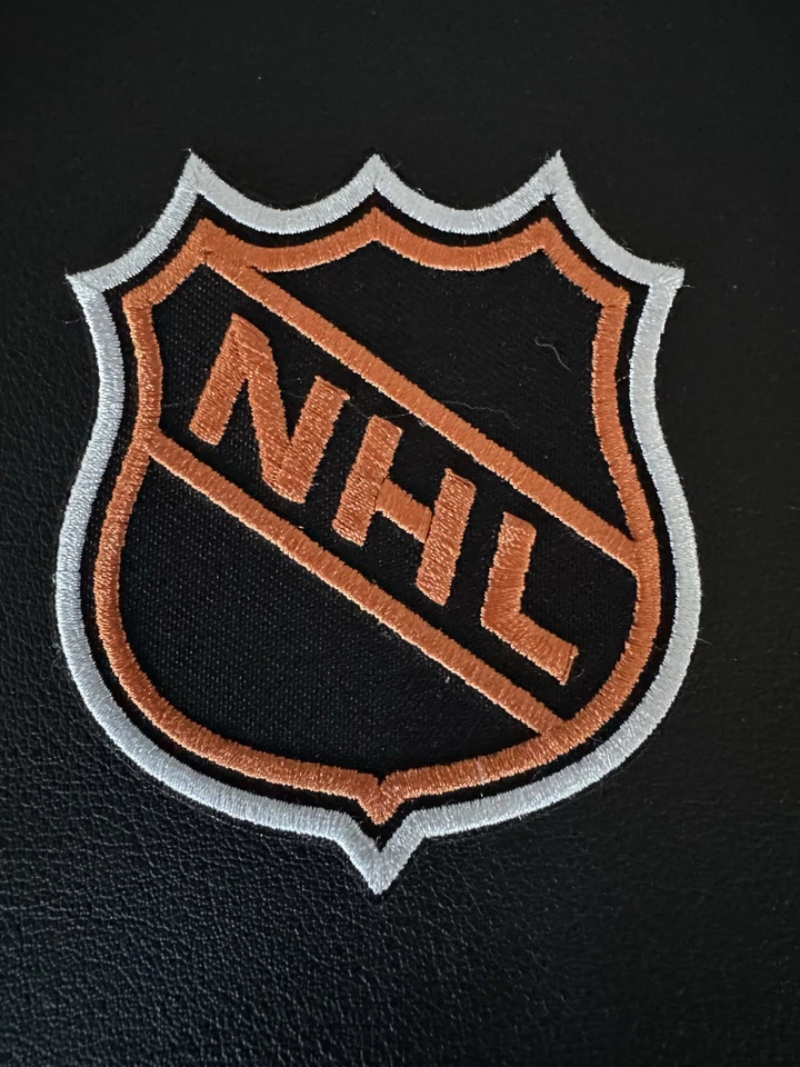 PARCHE BORDADO VINTAGE RETRO CON LOGOTIPO DE LA LIGA NACIONAL DE HOCKEY DE LA NHL NUEVO-ANTIGUO STOCK Foto 1 de 4