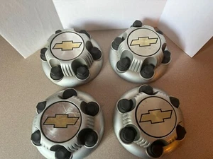 4 OEM Chevrolet Center Cap Assembly 6 Lug P/N 15067580 CS3L - Picture 1 of 6