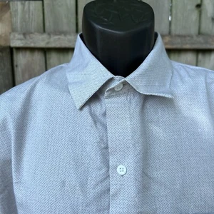 Artefact Hombres Botones Manga Corta Calce Regular Gris/Blanco Geo Formas Talla 2 Xl - Imagen 1 de 9
