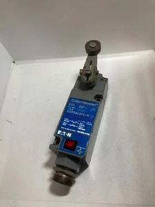 CUTLER HAMMER E50SAL6PC-R LIMIT SWITCH PLUG IN 5-PIN 10A 240VAC 1NO/1NC ROLLER - Picture 1 of 6