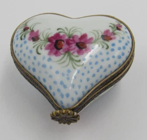 Boîte à bibelots Limoges France Peint Mein peinte à la main en forme de coeur - Photo 1/7